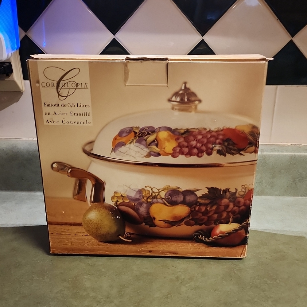 Vintage Cornucopia Enamel On  Steel 4 Quart Covered Dutch Oven